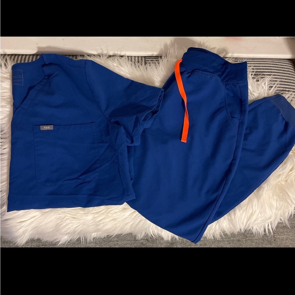 Figs scrubs set X-Large blue very good condition
Pants X-Large tall